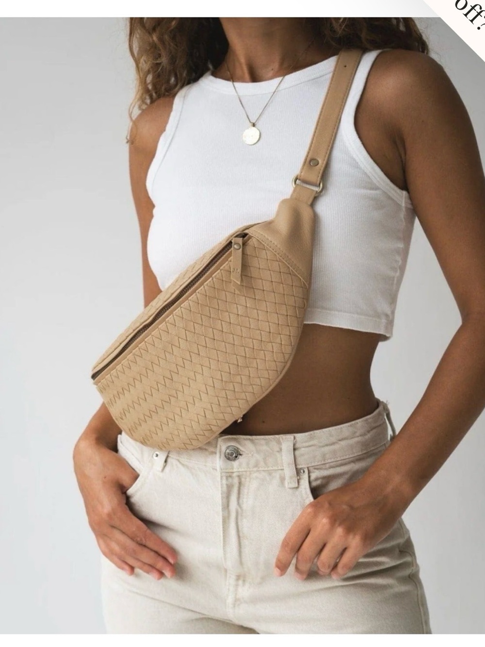 Mandrn Sand Woven Leather Crossbody Belt Bag like new